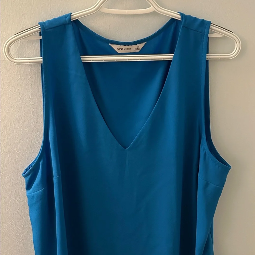 Nine West Vibrant Blue V-Neck Tank Top - Picture 2 of 12